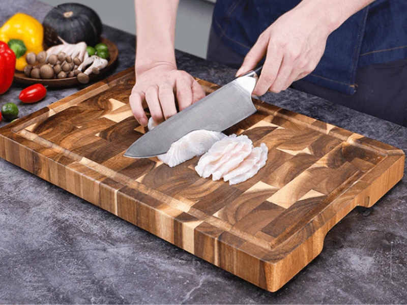 Instructions on how to choose a good wooden cutting board for the kitchen