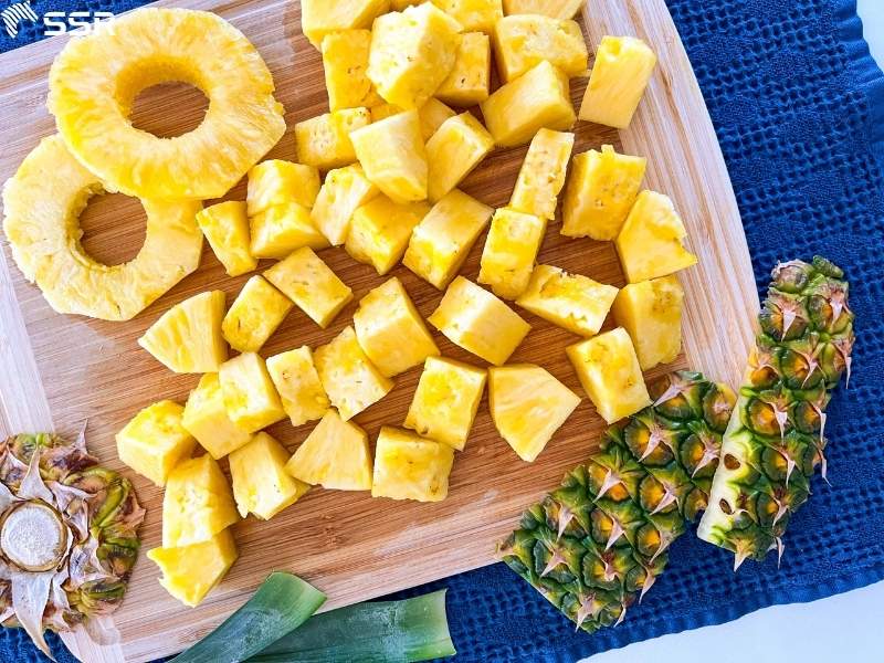 wipe the cutting board after cut juicy fruits