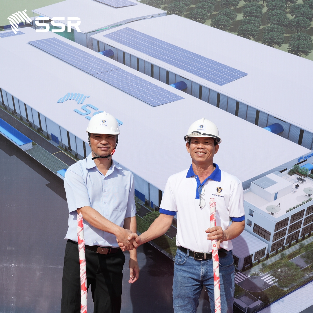 SSR’s President and the contractor’s top executive seal the partnership with a handshake