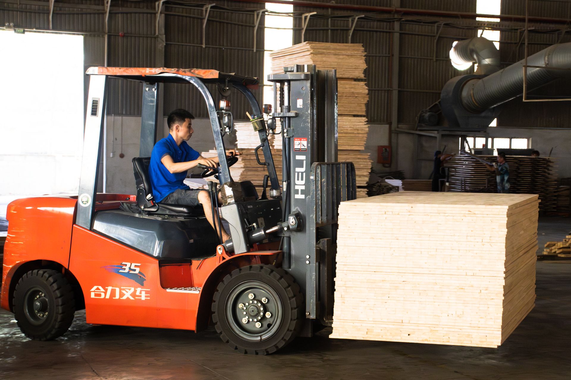 Manufacturing for European distribution: Consistent wood panel production and customizable specifications support international retail supply programs