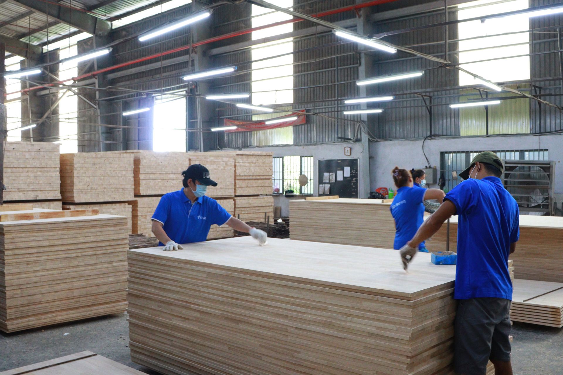 5 Things Hardwood Dealers Need From a Reliable Hardwood Supplier — Made in Vietnam for Global Markets Reliable hardwood supplier in Vietnam manufacturing solid wood panels for global dealers